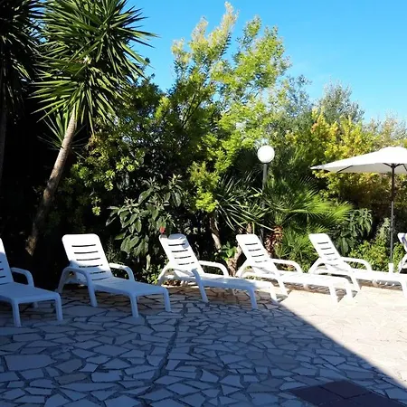 Borgo Degli Ulivi 3* Βιέστε