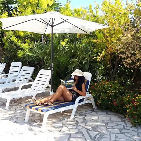 Borgo Degli Ulivi Bed and Breakfast 3*