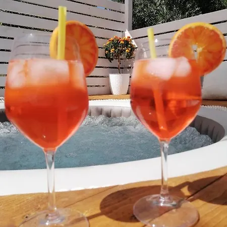 Borgo Degli Ulivi Bed and Breakfast Βιέστε