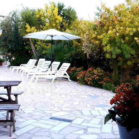 Borgo Degli Ulivi Bed & Breakfast *